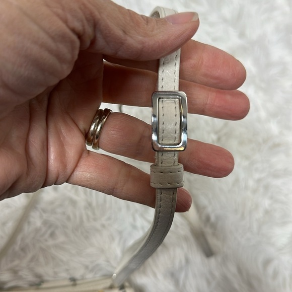 BRIGHTON CROSSBODY LEATHER WALLET W/ STRAP WHITE W/ BLUE RED YELLOW RIBBONS - Picture 12 of 14